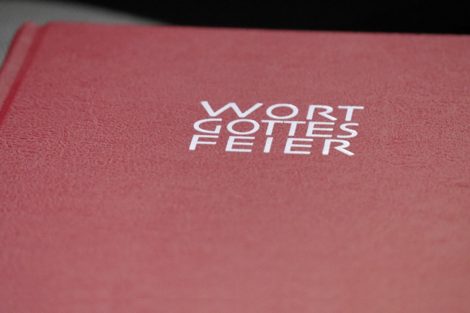 Zu hohe Hürde für Liturgie durch Laien?