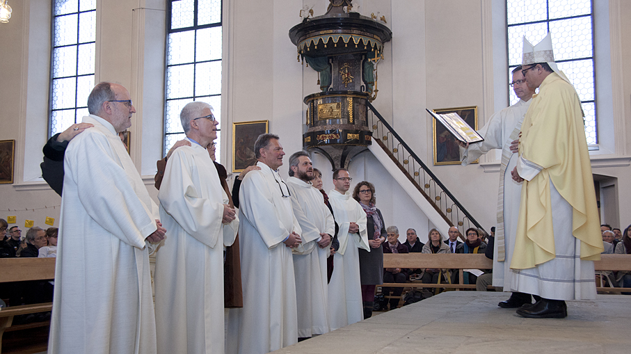 Bischof Felix Gmür weihte in Malters fünf ständige Diakone