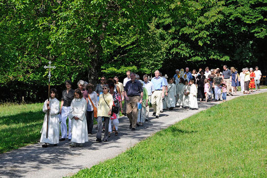 Fronleichnam ist eines der fröhlichsten und farbenfreudigsten Feste der katholischen Kirche