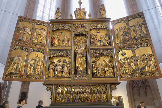 Sakrale Kunst aus dem Mittelalter im neu eingerichteten Chor der Basler Barfüsserkirche
