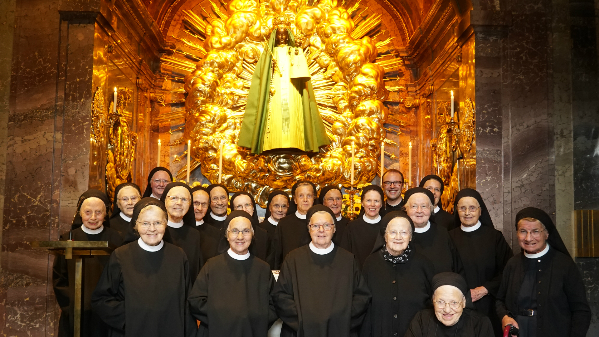 Einsiedler Madonna neu eingekleidet