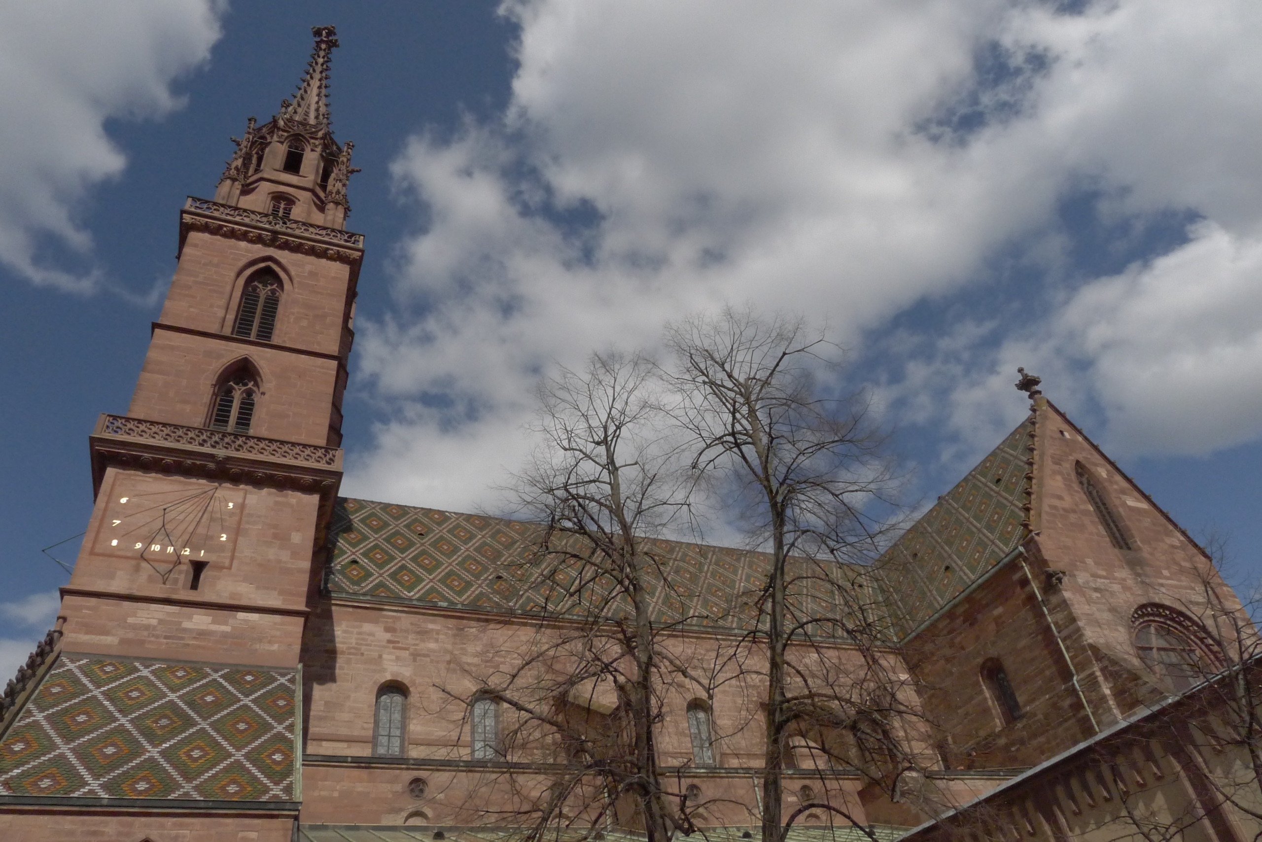 Das Basler Münster aus verschiedenen Perspektiven