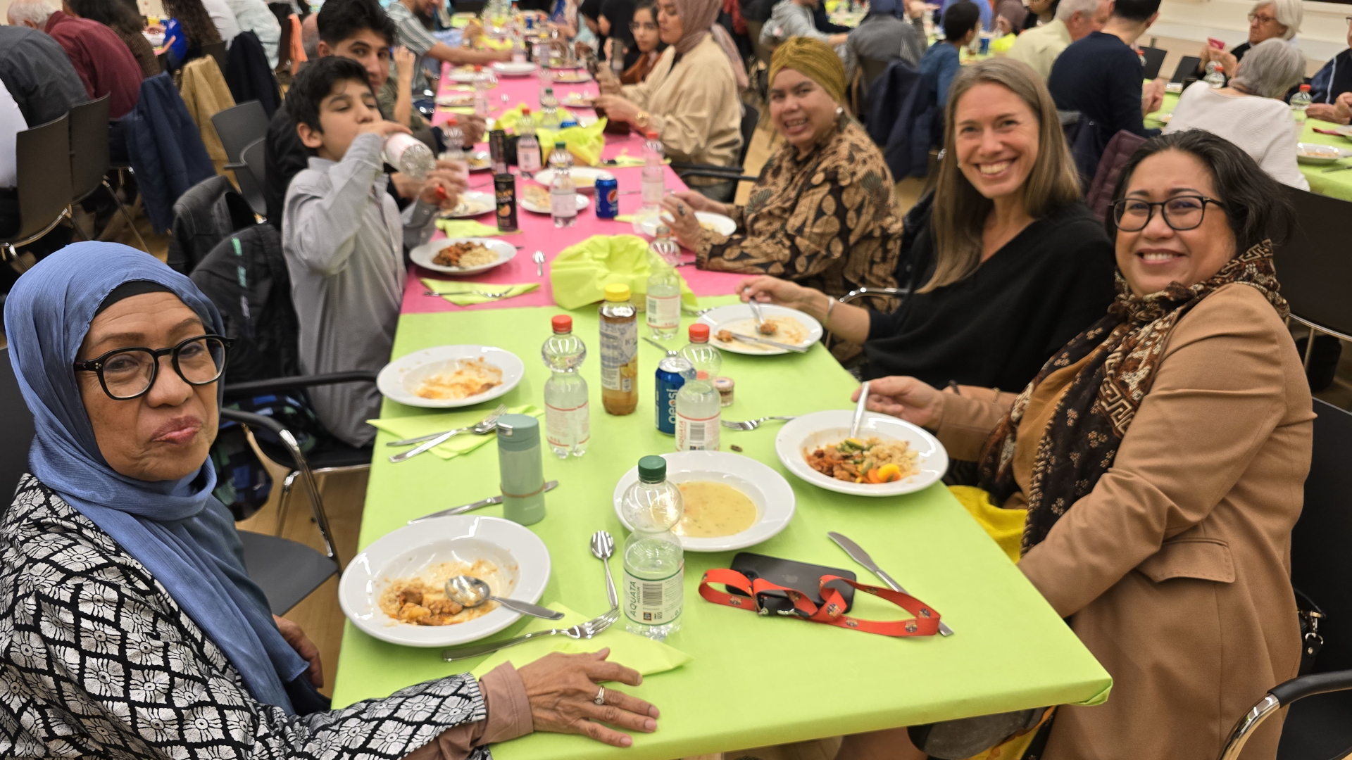 Mit der Dattel beginnt das Festessen