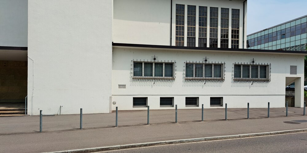 Projekt «Asphaltknacker» an der Westfassade der Kirche