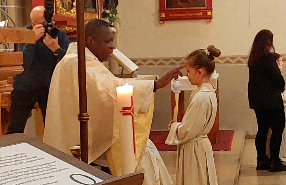 Taufgelübdeerneuerung mit den Erstkommunionskindern