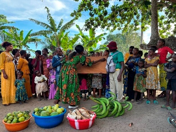 Fastenaktion sichtbar
gemacht im offenen
Stationenweg in der
Kath. Kirche Zofingen