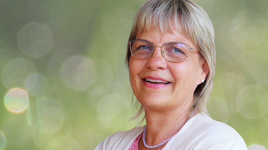 Pfrn. Dr. the­ol. Mar­ti­na Hold­er-Franz, MAS PCPP Unibern, Pfar­rerin in Riehen, Autorin, Cice­ly Saun­ders-Exper­tin