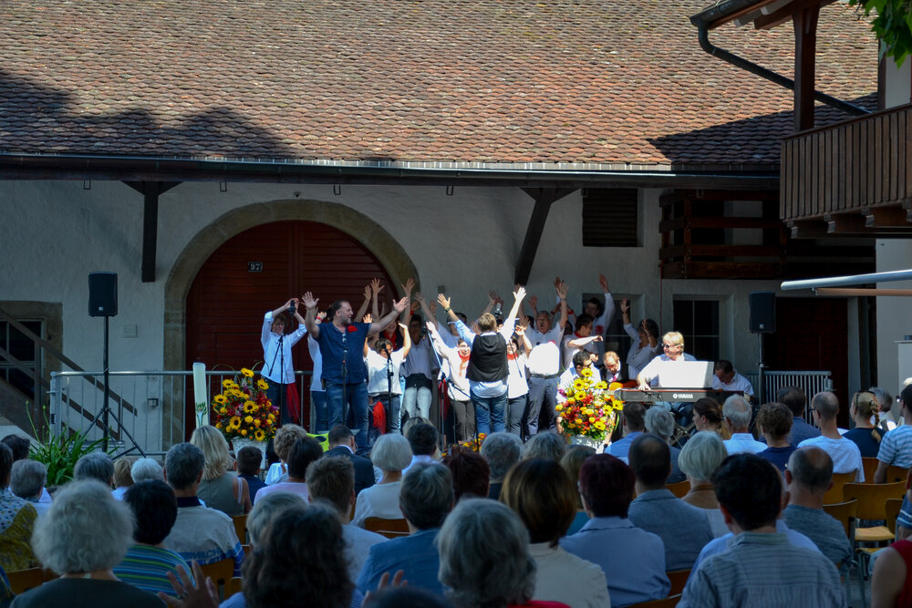 Gottesdienst im
Schlosshof in Biberstein