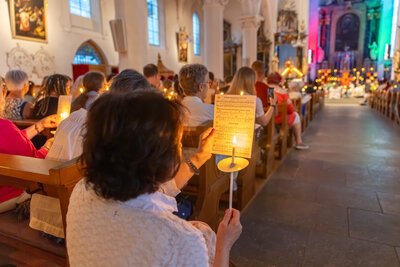 500 Jahre später sitzen alle zusammen - Lichtblick Römisch-katholisches Pfarrblatt der Nordwestschweiz 26