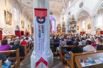500 Jahre später sitzen alle zusammen - Lichtblick Römisch-katholisches Pfarrblatt der Nordwestschweiz 4