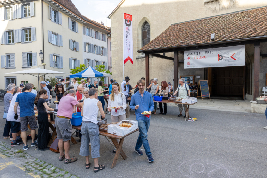 500 Jahre später sitzen alle zusammen - Lichtblick Römisch-katholisches Pfarrblatt der Nordwestschweiz 49
