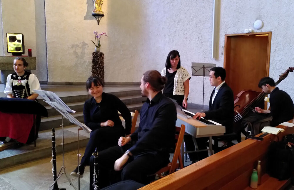 «Juchzet und singed»