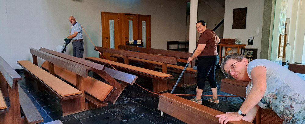 Grundreinigung unserer Kirche während der Sommerferien
