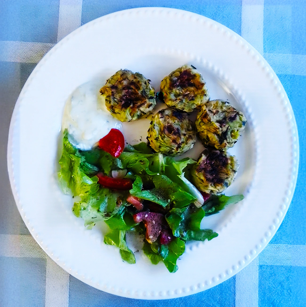 Zucchettifalafel mit Joghurt