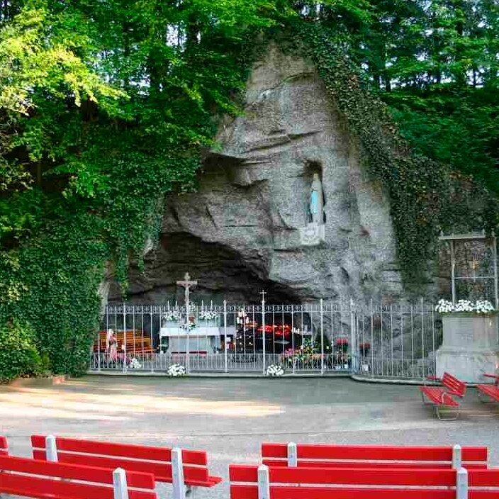 Festgottesdienst zu
Maria Himmelfahrt
Lourdes-Grotte
Sonntag, 16. August
10.30 Uhr