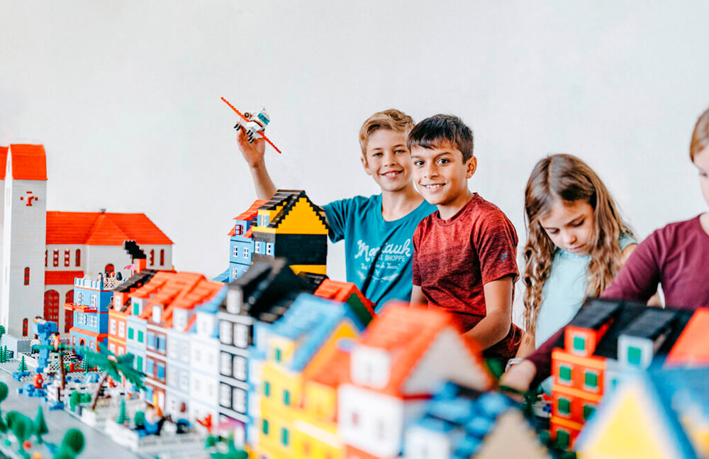 Wir bauen gemeinsam eine riesige LEGO Stadt