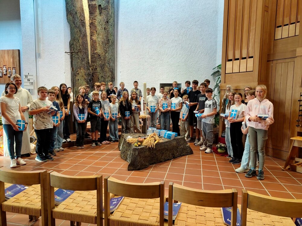 Bibelübergabe-Gottesdienst in Lengnau